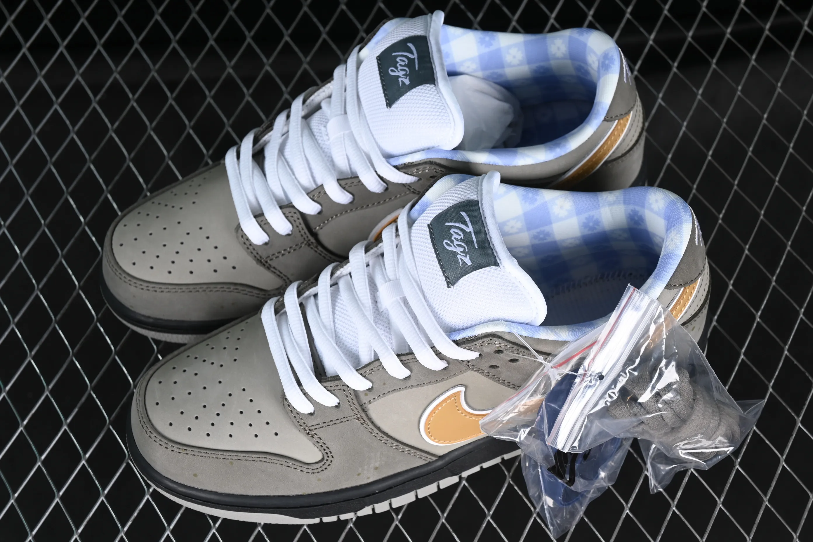 All Categories Nk SB Dunk Series Nk SB Dunk Low Low-top sneakers C version Concepts x SB Dunk Low "Gray Lobster" Gray lobster SB low-top sports and leisure sneakers BV1310-105